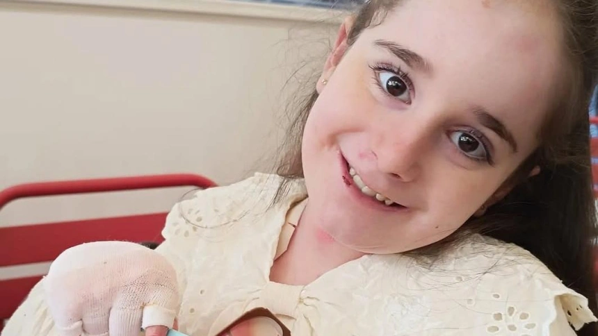 Mía, la pequeña linarense de ocho años con Piel de Mariposa