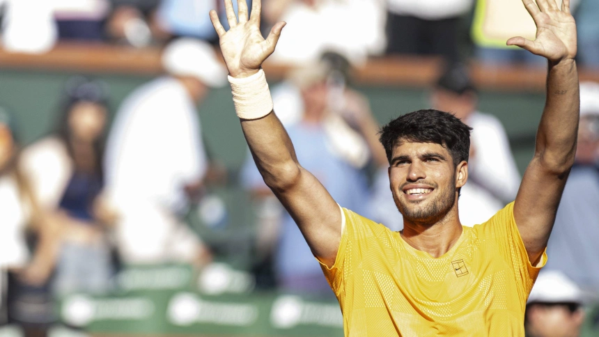Carlos Alcaraz celebrando su pase a semifinales de Indian Wells