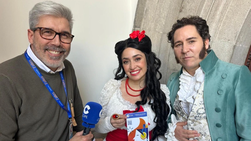 Los actores Javier Godino y Erika Bleda, con Carles Villeta