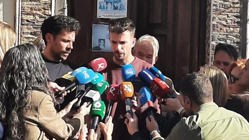 13/03/2026 Los hijos y el marido de Francisca Cadenas atienden a los medios de comunicación