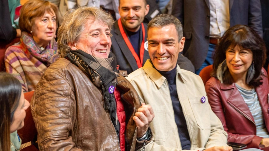 El presidente del Gobierno, Pedro Sánchez, con el secretario general del PSOE Castilla y León, Carlos Martínez