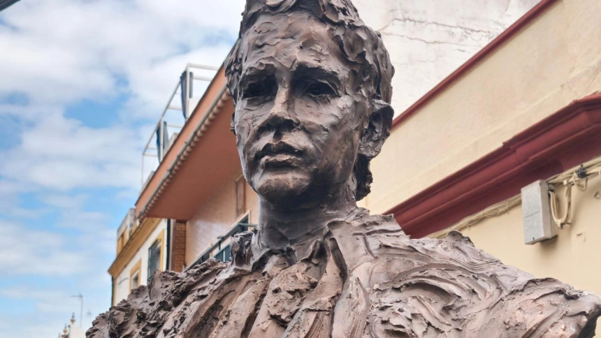 Imagen del busto de Paco Camino inaugurado en Camas (Sevilla)