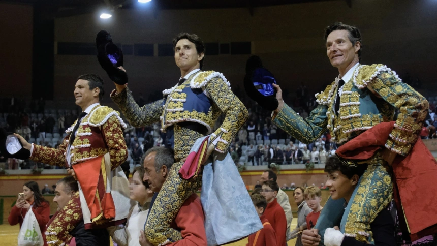 Manzanares, Roca Rey y Urdiales, a hombros este domingo en Arnedo