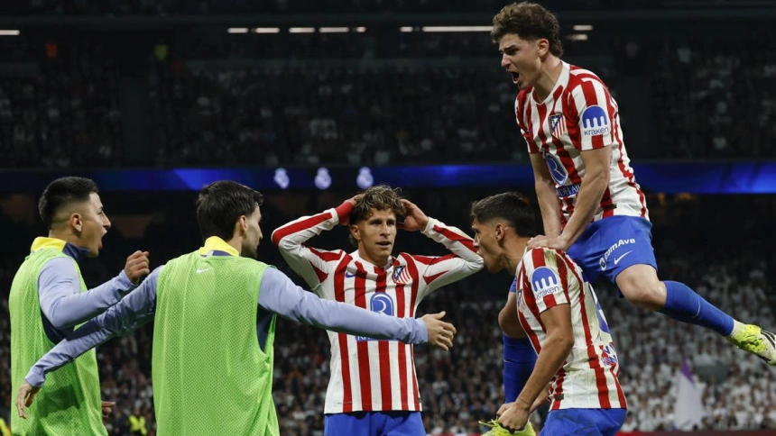 Los jugadores del Atlético celebran el golazo de Nahuel Molina contra el Real Madrid