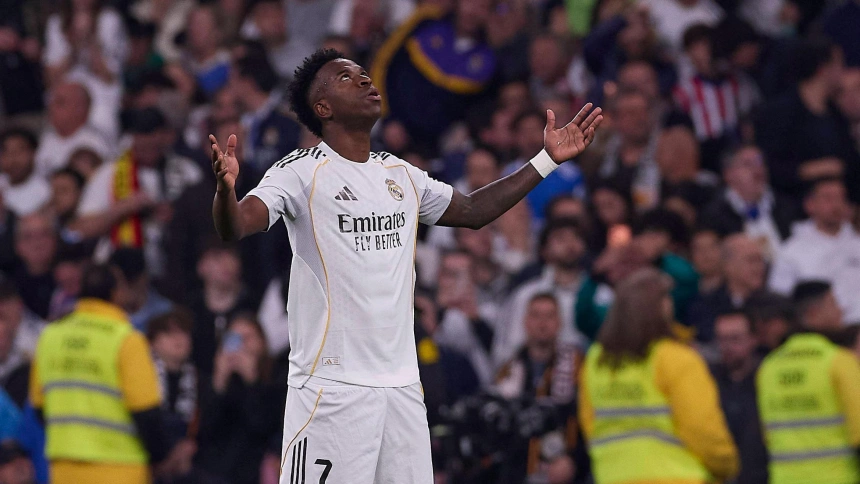Vinicius, durante el derbi entre el Real Madrid y el Atlético