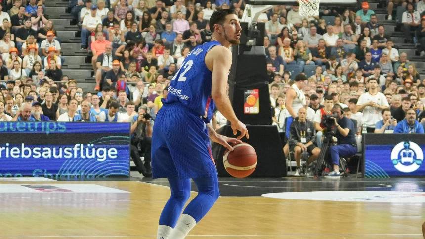 Nando de Colo, con la selección de Francia