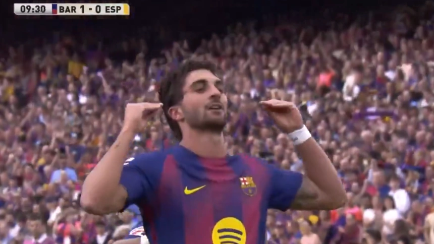 Celebración de Ferran Torres tras su gol, en el Barcelona - Espanyol