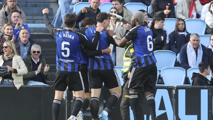 El Oviedo celebra el gol de Fede Viñas al Celta