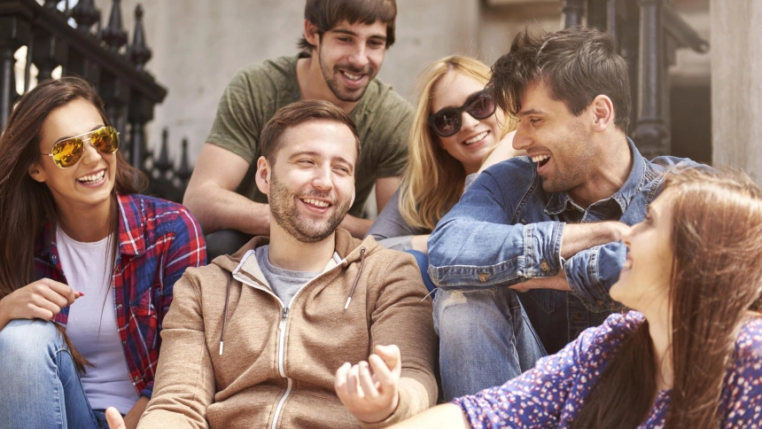 Descubre si tienes el temperamento amarillo: así son las personas más alegres y sociables