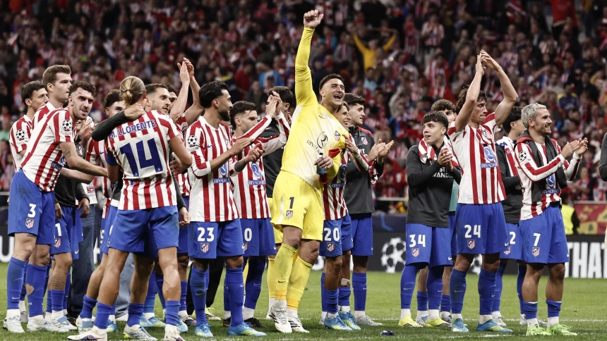 Los jugadores del Atlético celebran pasar a semifinales de Champions frente al Barcelona