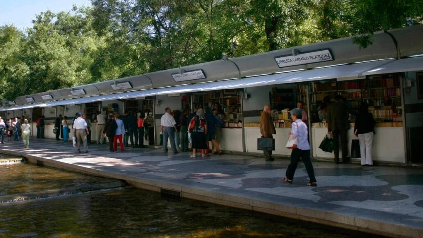 E5CP3N E5CP3N recoletos avenue, book fare, madrid, spain