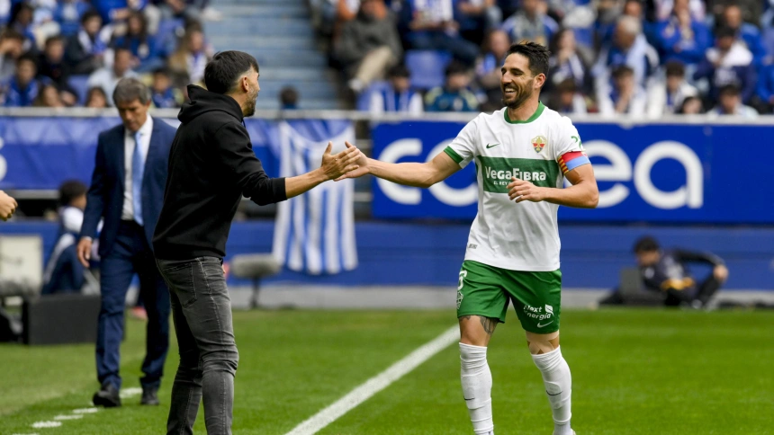 Pedro Bigas celebra su golazo en el Oviedo-Elche