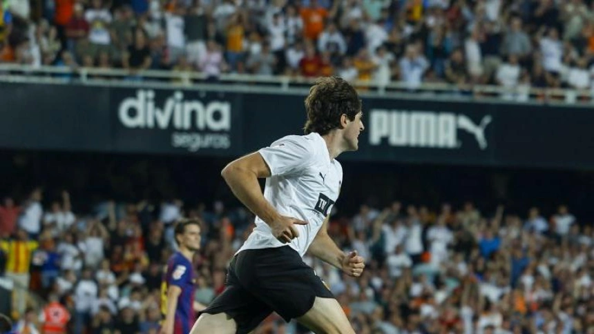 Gol de Javi Guerra (Valencia, 1 - Barcelona, 1)