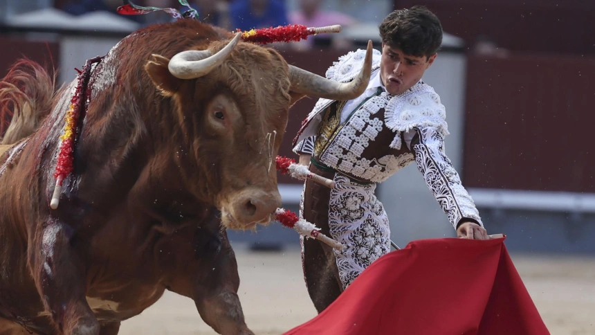 Natural de Jarocho ante el encastado tercero de Pedraza de Yeltes