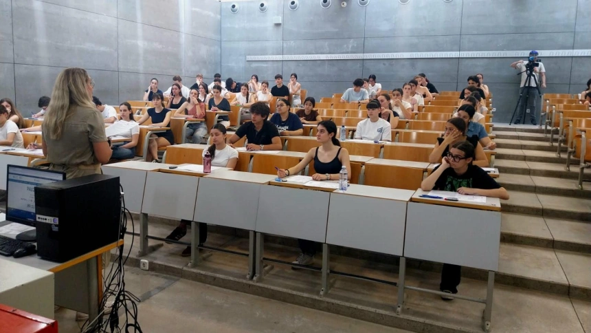 Más de 1.800 estudiantes se examinan para acceder a la universidad en ...