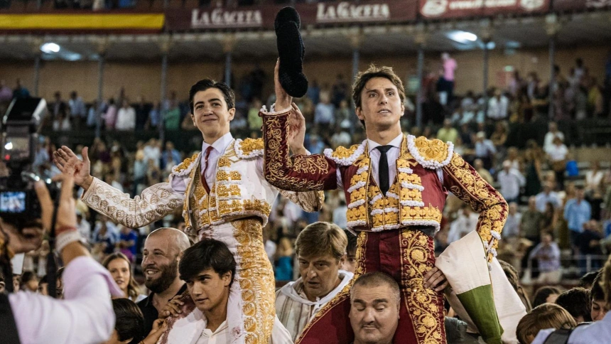 Marco Pérez y Roca Rey, a hombros en Salamanca este domingo