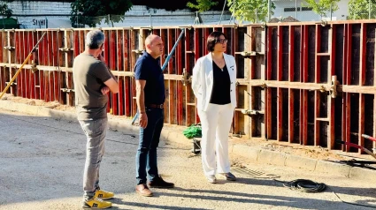 28/08/2024 La delegada de Desarrollo Educativo de la Junta en Granada, María José Martín, visita las obras de mejora en el IES Montes Orientales