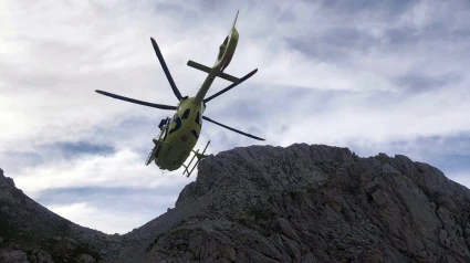 Helicóptero del SEPA durante un rescate de montaña (Archivo)