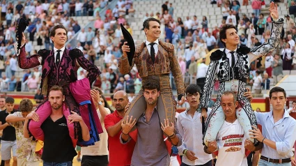 Ginés Marín, Manzanares y Roca Rey, a hombros en Palencia