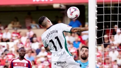 Joaquín marcando su gol en Granada