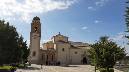 Panorámica del santuario de la Virgen de las Huertas desde la plaza del Rey Sabio