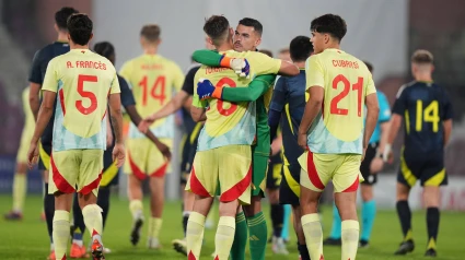 Los jugadores de España celebran la victoria conseguida ante Escocia.