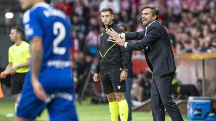 El técnico del Sporting, Rubén Albés, durante el encuentro