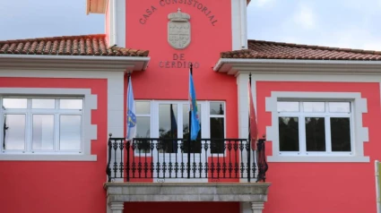 Foto de archivo de la fachada del Ayuntamiento de Cerdido