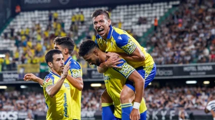 El Cádiz celebra uno de los dos goles de Chris Ramos frente al Castellón en Castalia