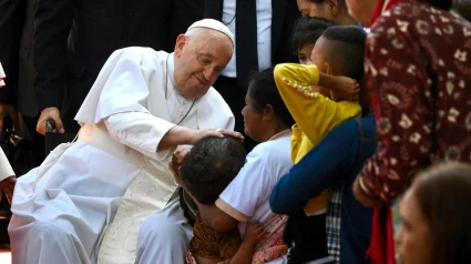 El Papa Francisco en la escuela Irmãs Alma, Timor Oriental