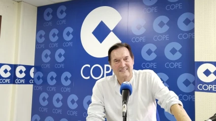 Luis Benitez, presidente del Teléfono de la Esperanza en Huelva, en los estudios de COPE Huelva.