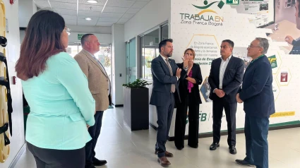 La Zona Franca de Cádiz intercambia experiencias y proyectos con las zonas francas de Bogotá.

El delegado del Estado en la Zona Franca de Cádiz, Fran González, acompañado por parte de su equipo directivo, entre ellos la directora de Promoción Empresarial y Comercio Exterior, Marta González, ha aprovechado su presencia en Colombia con motivo de su participación en Innovazul Caribe 2024 para poder conocer de primera mano la actividad, iniciativas y proyectos de la Zona Franca de Bogotá, así como de IntexZona, también en el área metropolitana de la capital colombiana.

ECONOMIA ESPAÑA EUROPA ANDALUCÍA
ZONA FRANCA