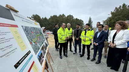 Pedro Blanco, segndo  por la derecha, en la presentación de como avanzan las obras