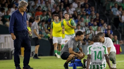 El jugador del Betis no jugará más esta temporada tras romperse el tendón de Aquiles.

900/Cordon Press