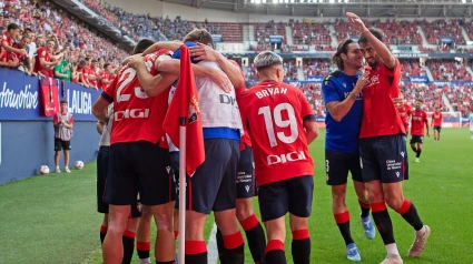 Osasuna celebra un gol en El Sadar