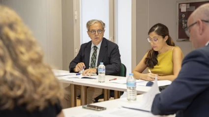 Salvador Fuentes y Ana Rosa Ruz en la reunión del consejo rector del ICHL