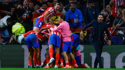 El Atlético de Madrid celebra el gol de Giménez frente al Leipzig en el minuto 90 de partido