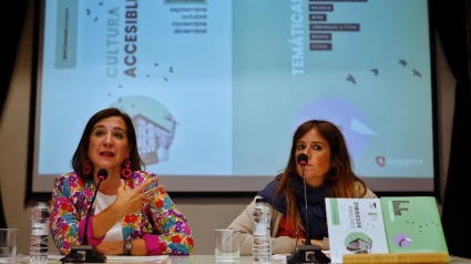 La consejera de cultura, Sara Fernandez junto a la gerente de Zaragoza Cultural, María Uriol