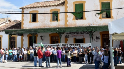 Concentración Se puede y se debe la vuelta del tren Guadix Baza Almanzora Lorca