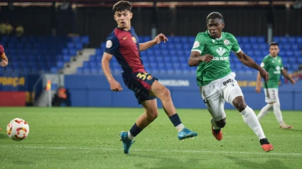 Luis Rivas durante el encuentro ante el filial del FC Barcelona B