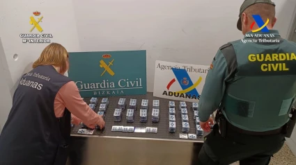 La Guardia Civil intercepta más de 600 pastillas contra la disfunción erectil en el aeropuerto de Bilbao