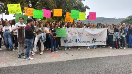 Docentes se concentran frente al Departamento de Educación de Navarra