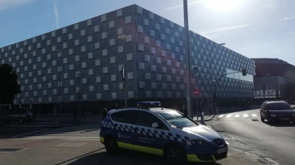 Coche de Policía Municipal de Pamplona en el Navarra Arena