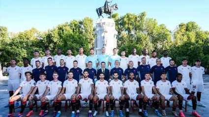 Foto oficial del Sevilla en la Plaza Nueva