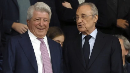 Enrique Cerezo y Florentino Pérez en el palco del Metropolitano.