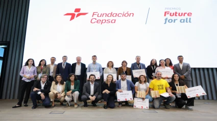 Maarten Wetselaar y Bettina Karsch, presidente y vicepresidenta de Fundación Cepsa con los premiados