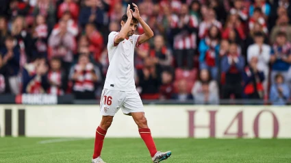 Jesús Navas recibió un bonito homenaje en San Mamés.