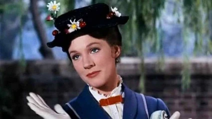 Fotograma de la película Mary Poppins, con Julie Andrews como protagonista.