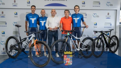 Presentación equipo 'Costa de Almería' para la Titan Desert