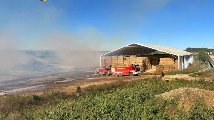 Incendio controlado en una fábrica de Almuniente